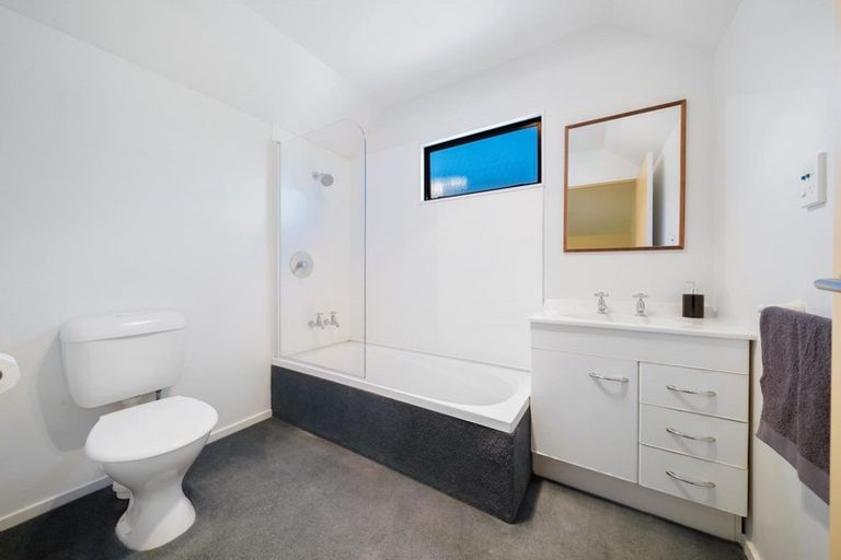 Photo of property in 2a Wye Place, Fernhill, Queenstown, 9300