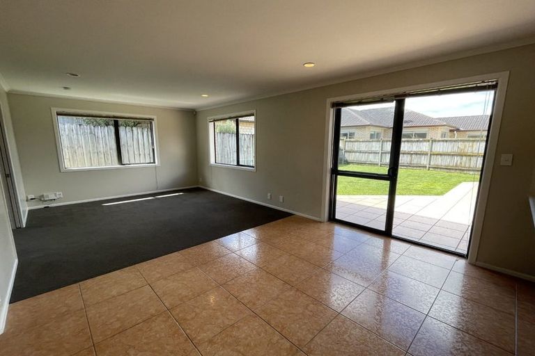 Photo of property in 4 Moravale Lane, Flat Bush, Auckland, 2016