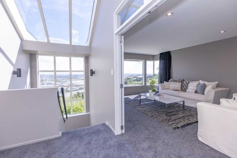 Photo of property in 1/15 Valley View, Mount Pleasant, Christchurch, 8081