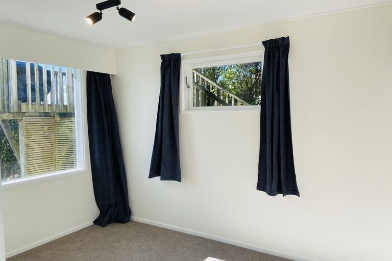 Photo of property in 49a Huntingdon Street, Northland, Wellington, 6012