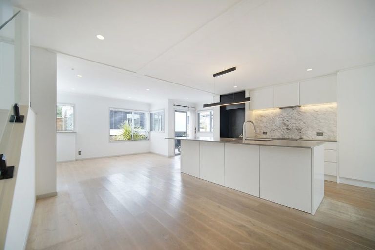 Photo of property in 1/26 Onepoto Road, Hauraki, Auckland, 0622