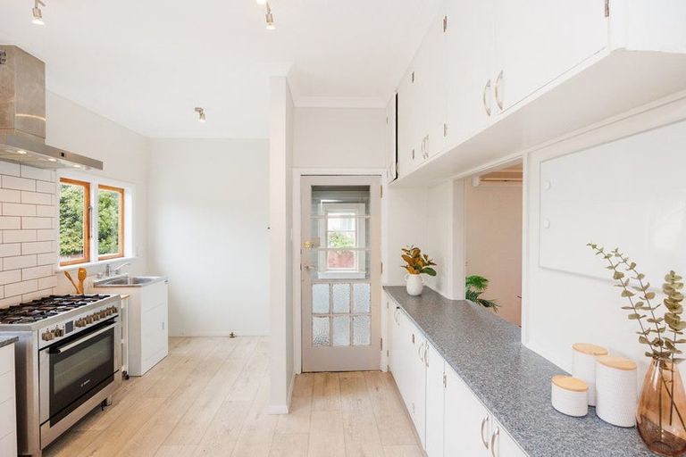 Photo of property in 24 Vernon Avenue, Takaro, Palmerston North, 4412