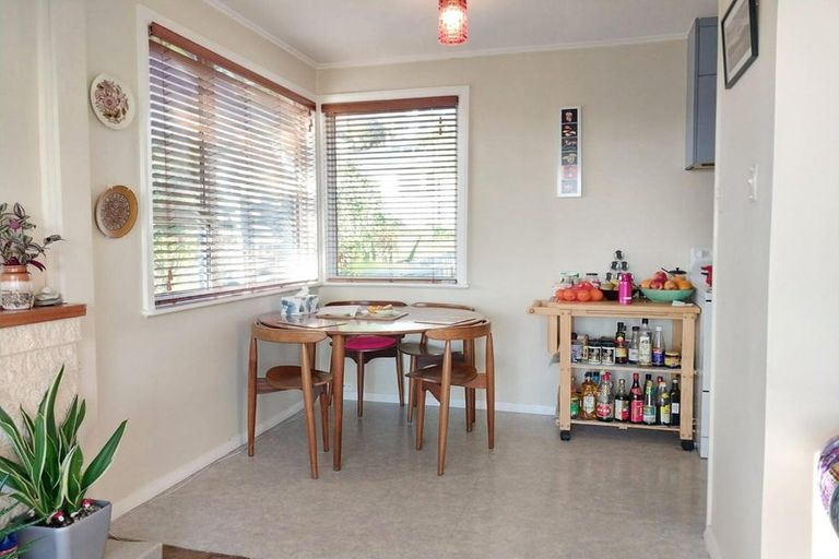 Photo of property in 10 Paparangi Crescent, Paparangi, Wellington, 6037