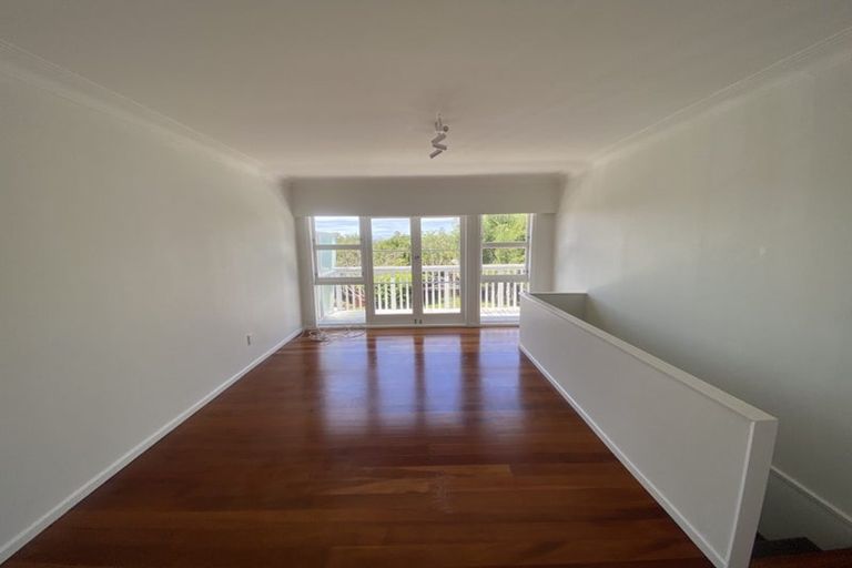 Photo of property in 2/38 Holland Road, Hillcrest, Auckland, 0627