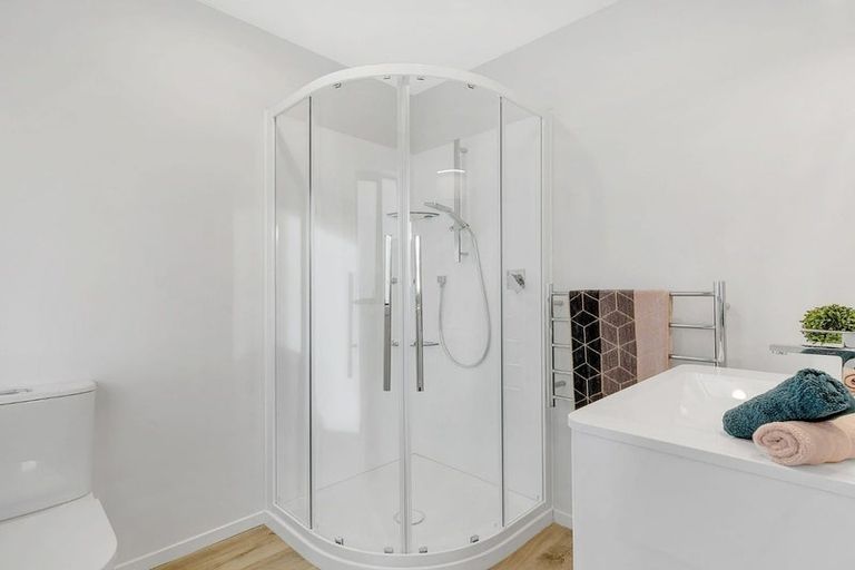 Photo of property in 68 Kakariki Grove, Waikanae, 5036