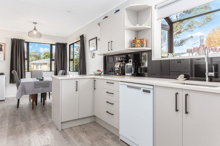 Photo of property in 21 Bonnie Glen Crescent, Ebdentown, Upper Hutt, 5018