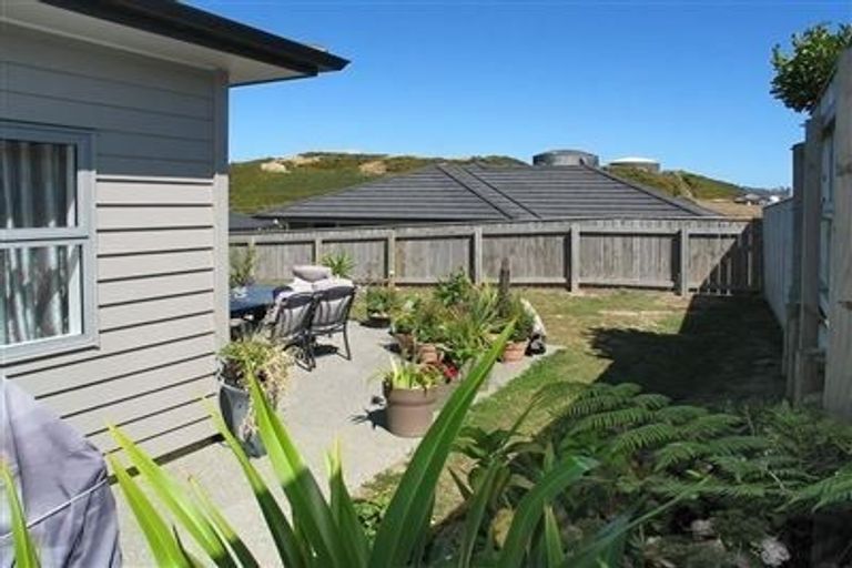 Photo of property in 4 Kaimai Place, Aotea, Porirua, 5024