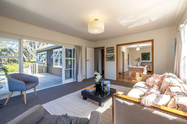 Photo of property in 116 Queens Drive, Oneroa, Waiheke Island, 1081