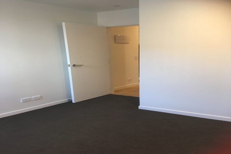 Photo of property in 2/165 Hobsonville Point Road, Hobsonville, Auckland, 0616