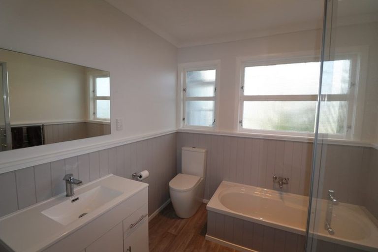 Photo of property in 12 Highbury Drive, Levin, 5510