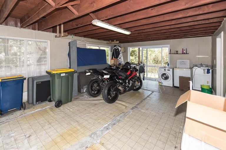 Photo of property in 16 Glamorgan Drive, Torbay, Auckland, 0630