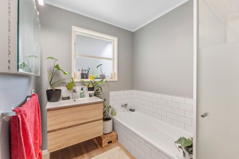 Photo of property in 18 Tanekaha Street, Stokes Valley, Lower Hutt, 5019