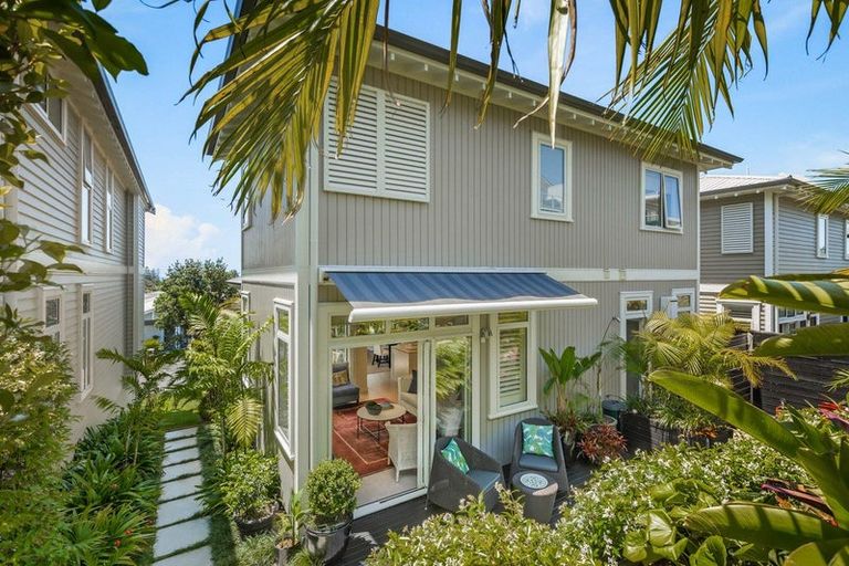 Photo of property in 17 Landmark Terrace, Orewa, 0931