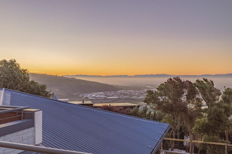 Photo of property in 5 Plains View, Mount Pleasant, Christchurch, 8081