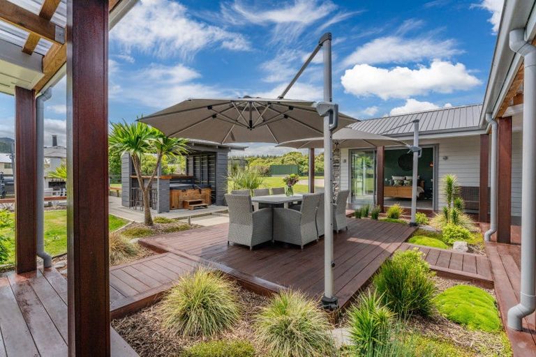 Photo of property in 19 Lacebark Drive, Kinloch, Taupo, 3377