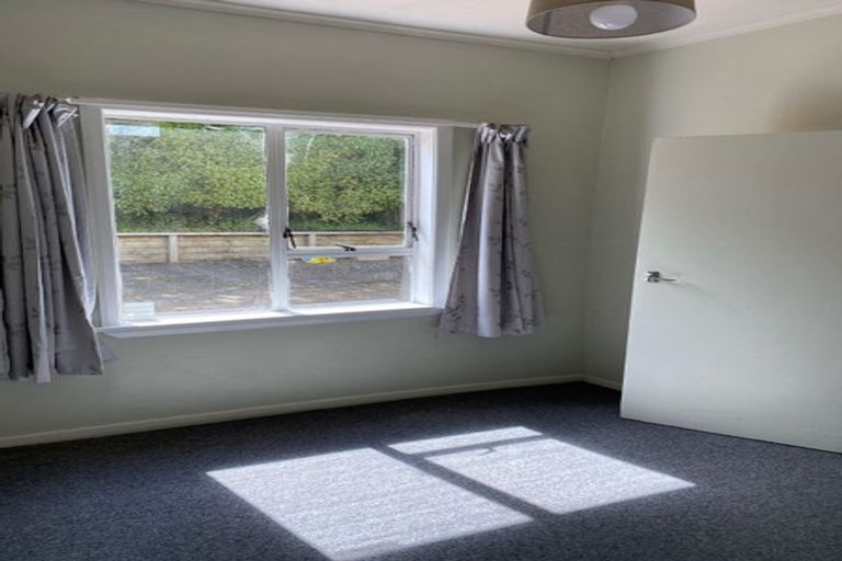 Photo of property in 7 Hampton Hill Road, Tawa, Wellington, 5028