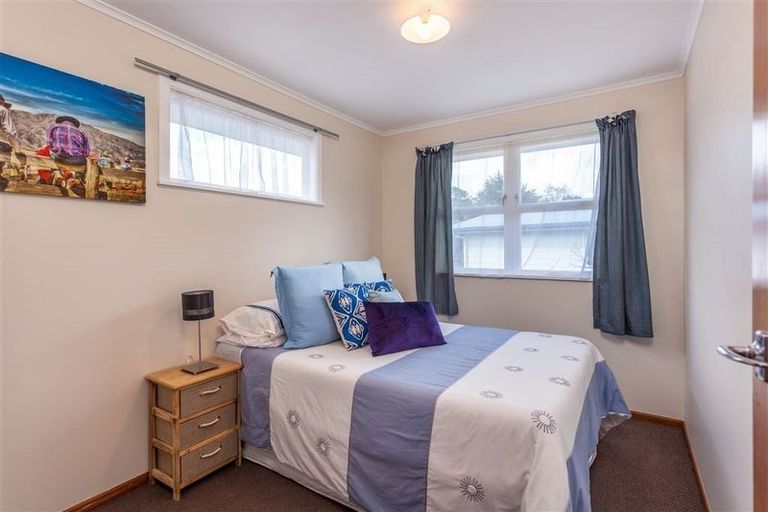 Photo of property in 27 Riverpark Crescent, Henderson, Auckland, 0610