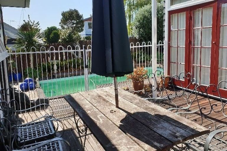 Photo of property in 475 Glenfield Road, Glenfield, Auckland, 0629