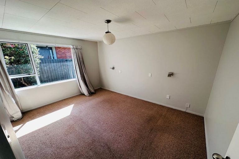 Photo of property in 2 Guildford Street, Burnside, Christchurch, 8053