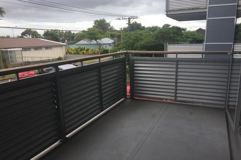 Photo of property in 10/16 Hutcheson Street, Sydenham, Christchurch, 8023