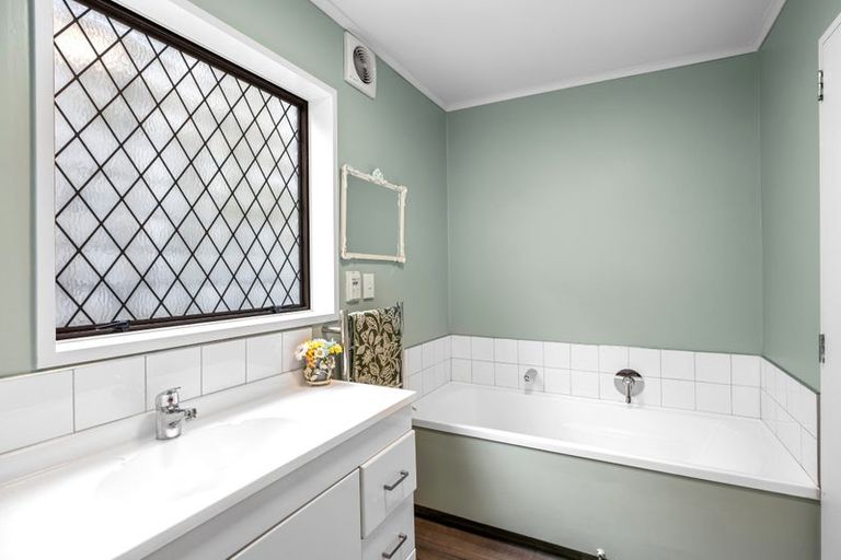 Photo of property in 2/57b Cashmere Road, Cashmere, Christchurch, 8022