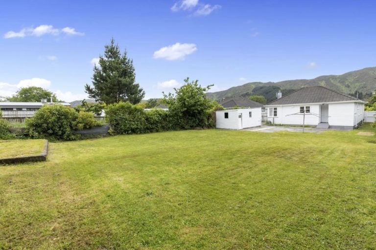 Photo of property in 203 Wellington Road, Wainuiomata, Lower Hutt, 5014