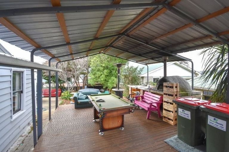 Photo of property in Elm Lodge Backpackers, 74 Elm Row, Dunedin Central, Dunedin, 9016