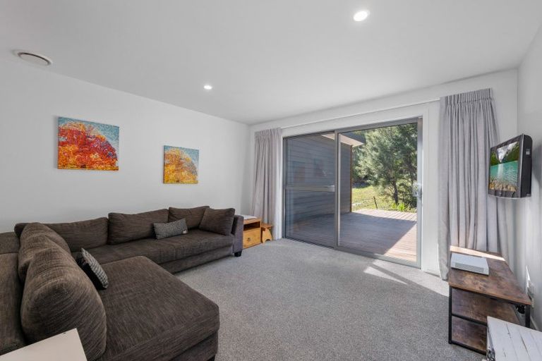 Photo of property in 11 Bell Bird Rise, Picton, 7220