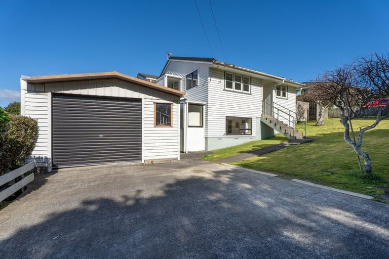 Photo of property in 62 Franklyn Road, Tawa, Wellington, 5028