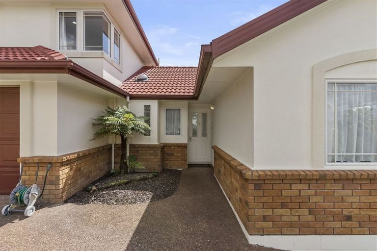 Photo of property in 8 Fulmar Way, Unsworth Heights, Auckland, 0632