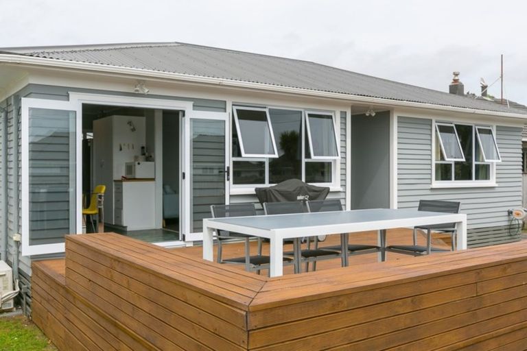 Photo of property in 12 Karaka Street, Merrilands, New Plymouth, 4312