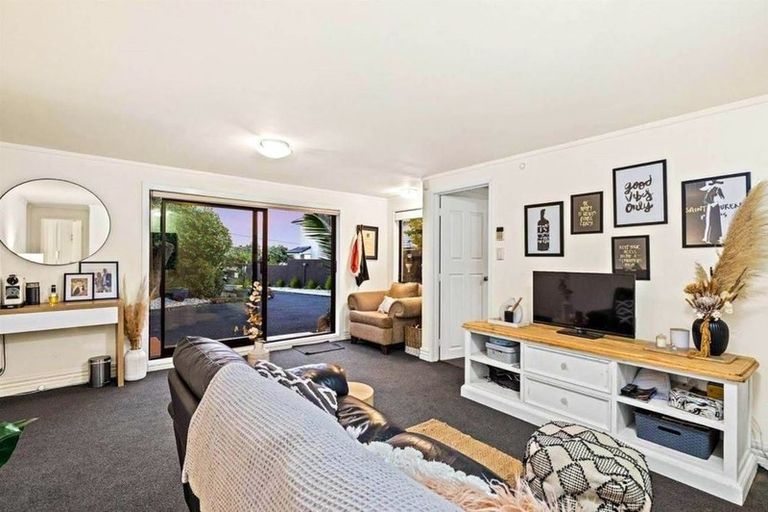 Photo of property in 1/36 Seaview Road, Castor Bay, Auckland, 0620