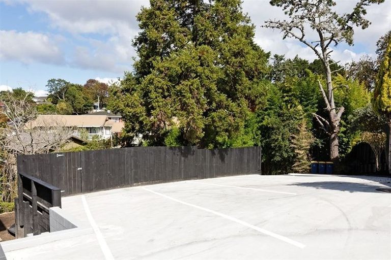 Photo of property in 2/7 Alston Avenue, Kelston, Auckland, 0602