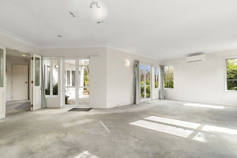 Photo of property in 1/1 Seine Road, Forrest Hill, Auckland, 0620
