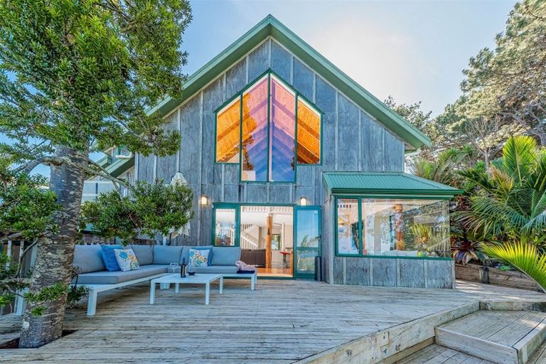 Photo of property in 215 West Harbour Drive, West Harbour, Auckland, 0618