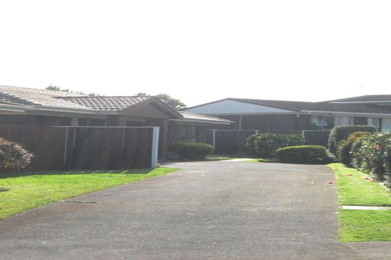 Photo of property in 2/28 Ashdown Place, Pahurehure, Papakura, 2113