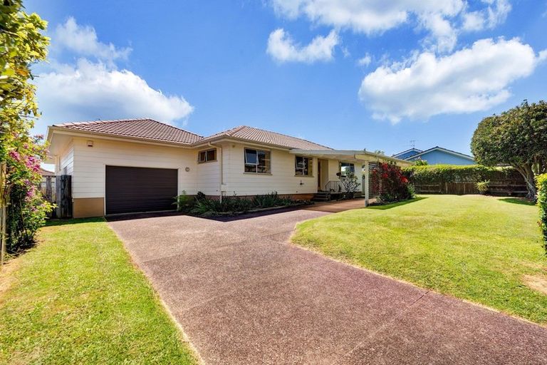 Photo of property in 9 Tyndrum Place, Highland Park, Auckland, 2010