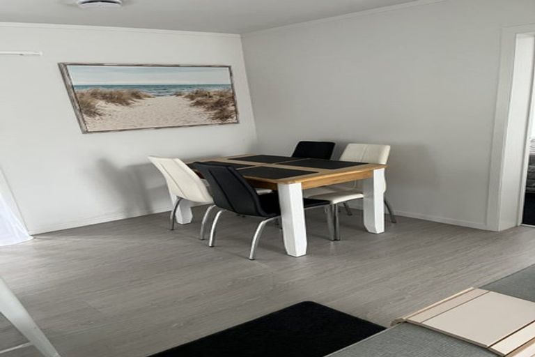 Photo of property in 16 Thorburn Avenue, Red Beach, 0932