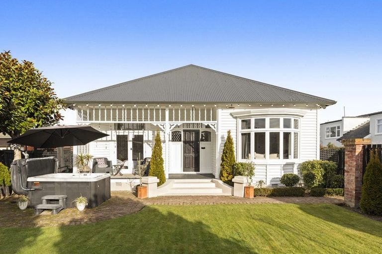 Photo of property in 32 Taylors Avenue, Bryndwr, Christchurch, 8052