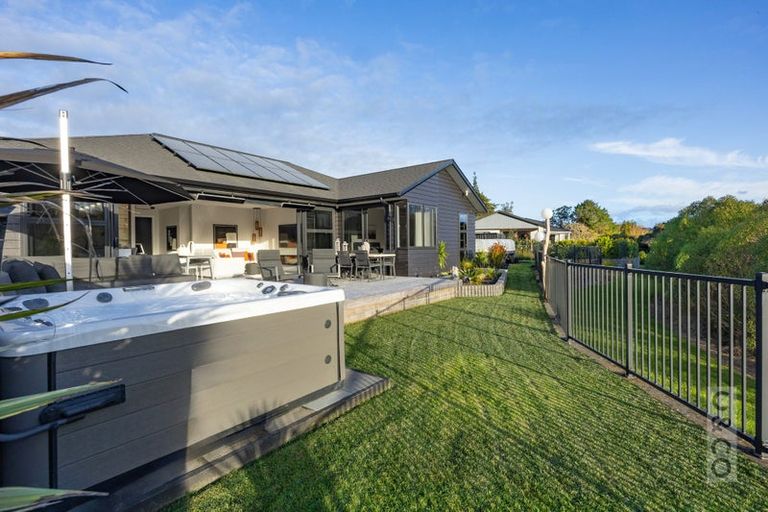 Photo of property in 21 Vogwill Road, Kumeu, 0810