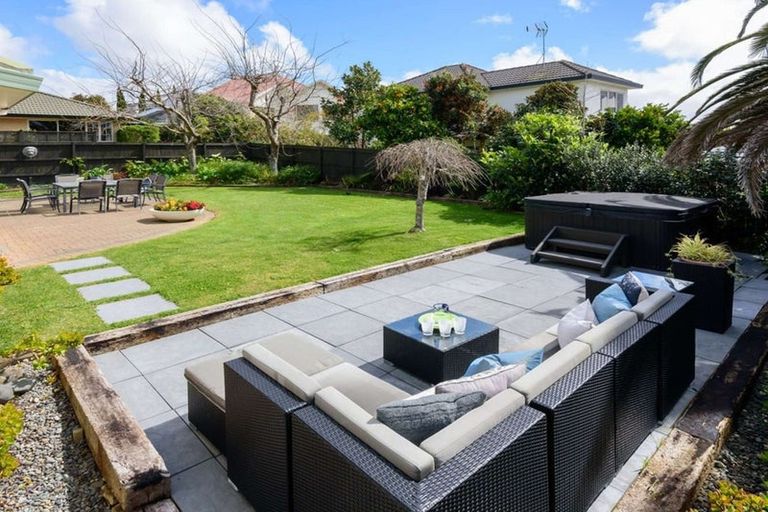 Photo of property in 5 Pintner Place, Somerville, Auckland, 2014
