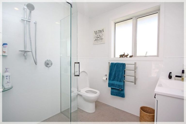 Photo of property in 9 Story Street, Foxton Beach, Foxton, 4815