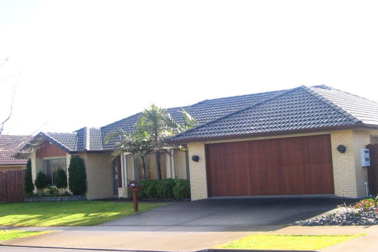 Photo of property in 15 Chapletown Drive, East Tamaki, Auckland, 2016