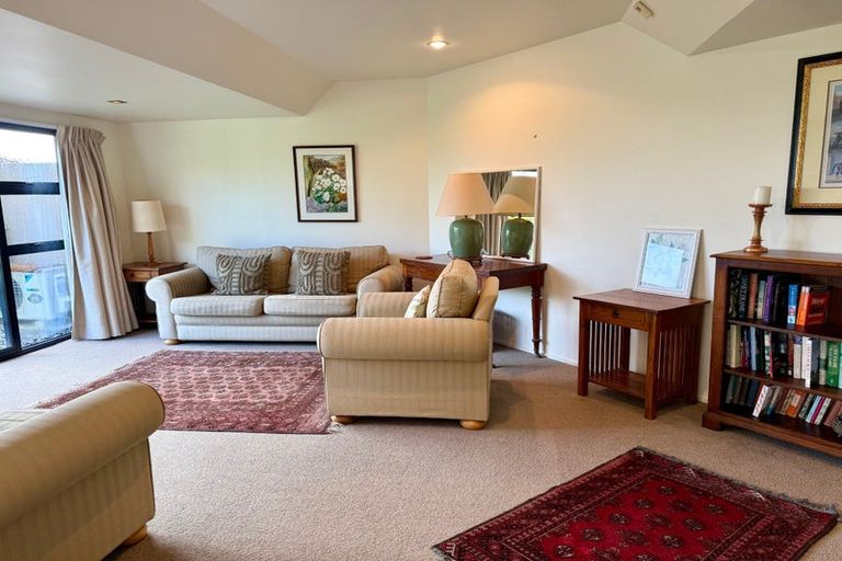 Photo of property in 2/12 Macmillan Avenue, Cashmere, Christchurch, 8022