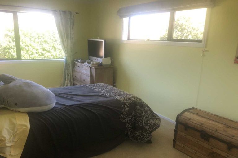 Photo of property in 2 Te Ara Karoiroa Road, Hurford, New Plymouth, 4374