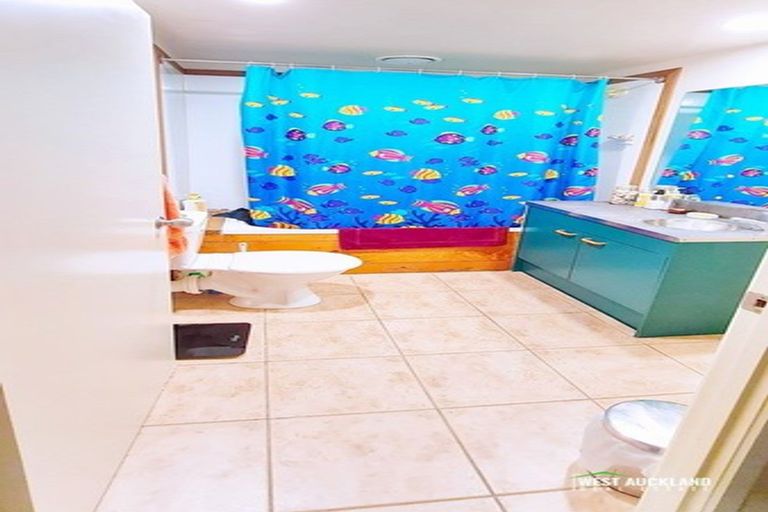 Photo of property in 12 Captain Scott Road, Glen Eden, Auckland, 0602