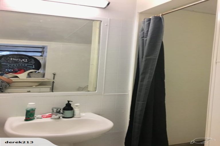 Photo of property in 24 Tiri Tiri Road, Birkdale, Auckland, 0626