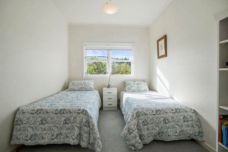 Photo of property in 1/290 East Coast Road, Forrest Hill, Auckland, 0620