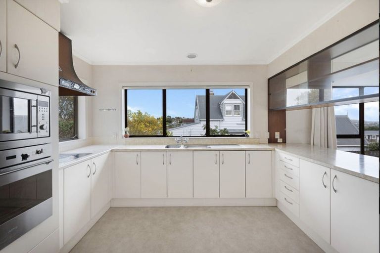 Photo of property in 44 Bradbury Road, Botany Downs, Auckland, 2010