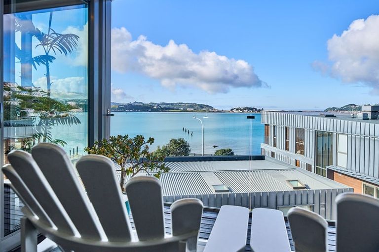 Photo of property in Patent 326 Apartments, 404s/326 Evans Bay Parade, Hataitai, Wellington, 6021